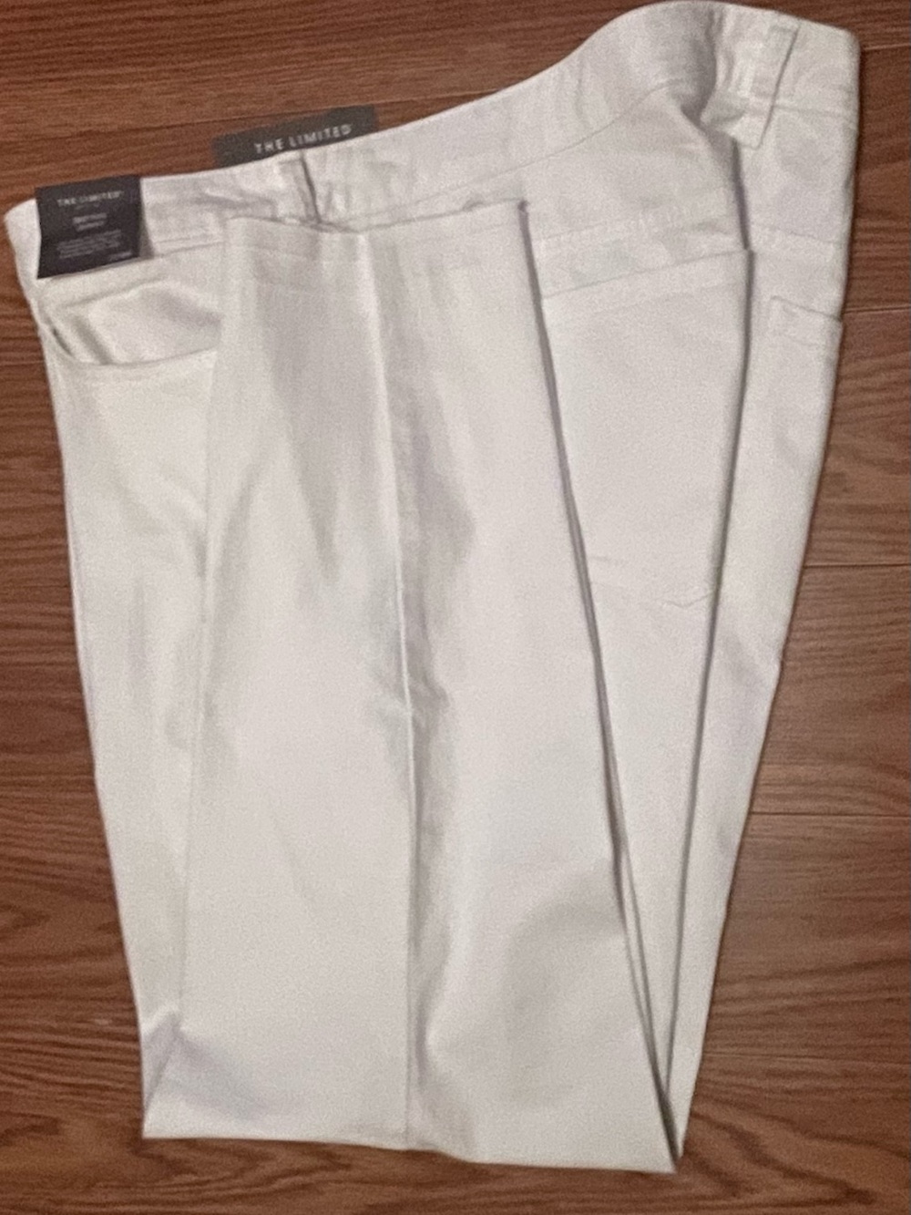 Brand new❣️ The Limited Women's White Skinny Jeans with raw hem.